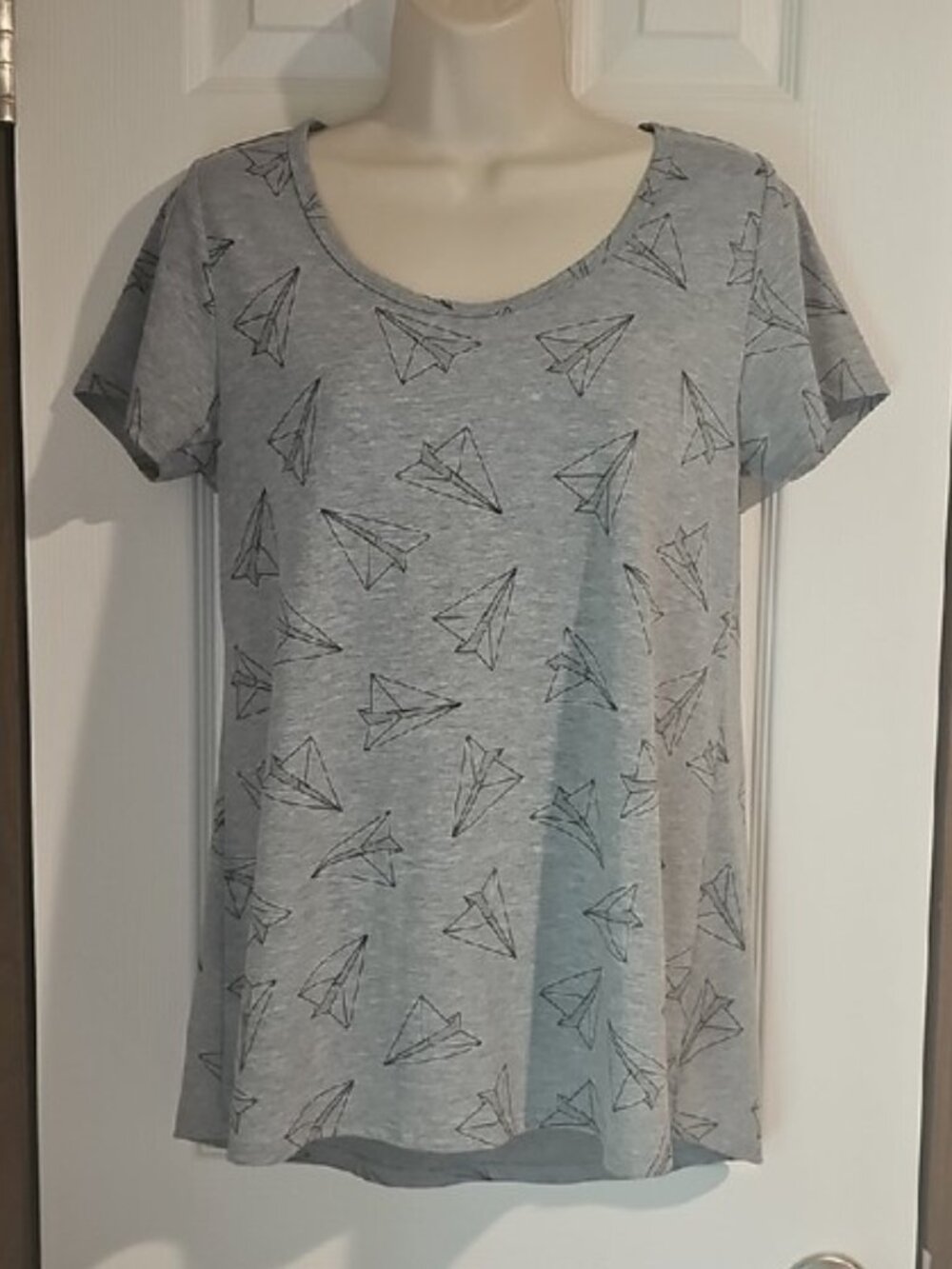 LuLaRoe Heather Gray Paper Airplanes T-Shirt Top Women's XS Used